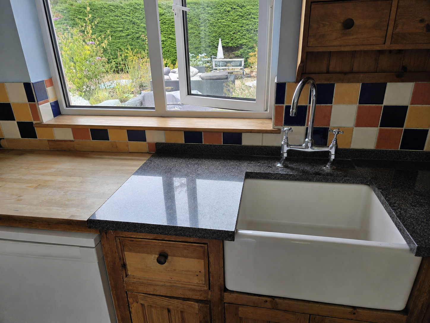 The same kitchen sink area completely cleared and cleaned before styling